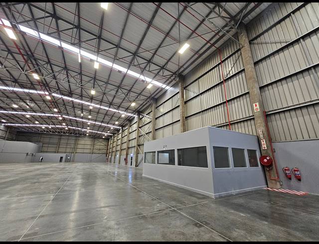3,280M² WAREHOUSE TO LET IN LINBRO PARK